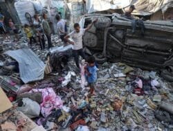 FOTO : Jejak Duka di Tengah Reruntuhan Gaza