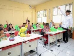 Wali Kota Bandung Sambangi SDN 117 Batununggal, Sapa Siswa dan Sampaikan Permohonan Maaf
