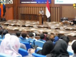 Menteri PU Hadiri Studium Generale Dies Natalis ke-71 Unair, Tekankan Infrastruktur Berkeadilan