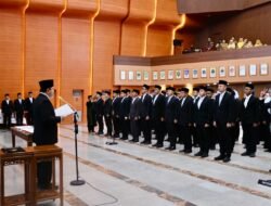 Lantik 64 Pejabat, Sekjen Kemendagri Tekankan Semangat Baru dan Kontribusi Terbaik