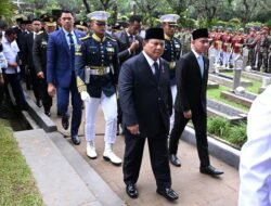 Wapres Gibran Dampingi Presiden Prabowo Pimpin Upacara Pemakaman Wapres RI ke-6 Try Sutrisno di TMP