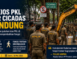 Satpol PP Jabar Bongkar Kios PKL di Trotoar Cicadas Bandung