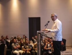 Farhan Minta Camat dan Lurah Tak Anti Kritik