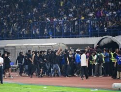 Persib Dihukum Tanpa Penonton Gara-Gara Ulah Suporter