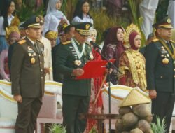 Kapolda Jabar Hadiri Upacara HUT Kemerdekaan RI Ke 81 di Gedung Sate, Puluhan Ribu Warga Antusias