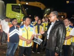 Datang Malam-Malam ke Solok, Menteri Dody Cek Langsung Penanganan Pascabanjir